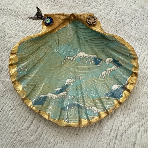 Hand Made Decoupage Scallop Shell Trinket Dish First Wave Mermaid Tail - Picture 3 of 8